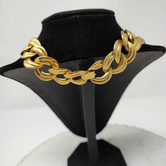 Vintage gold tone large chunky chain short necklace - Picture 5 of 6